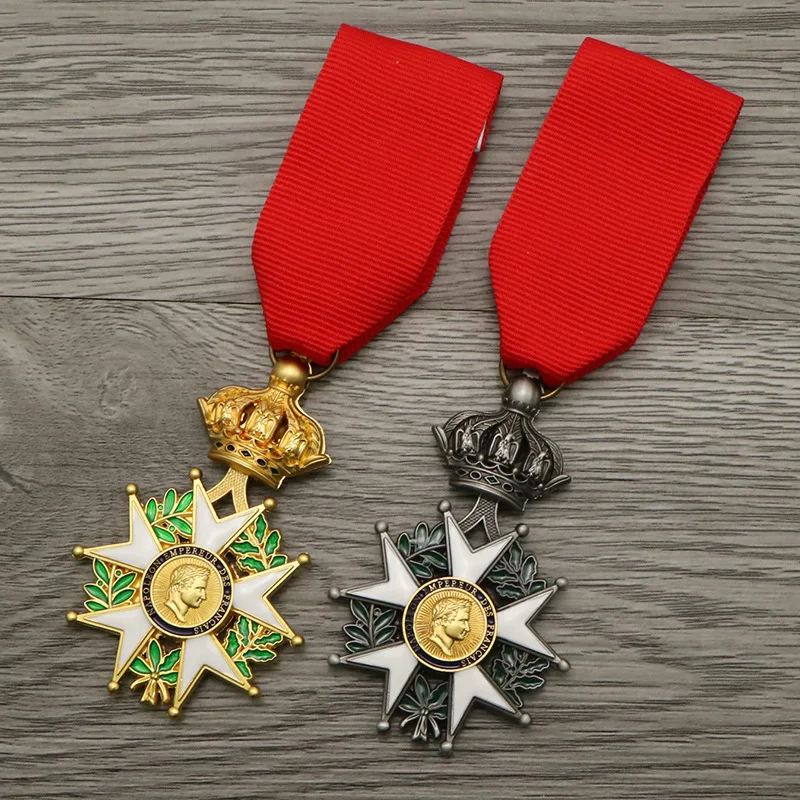 Medal Badge Reproduction of the French Emperor Napoleon's Senior Knights officer group gift