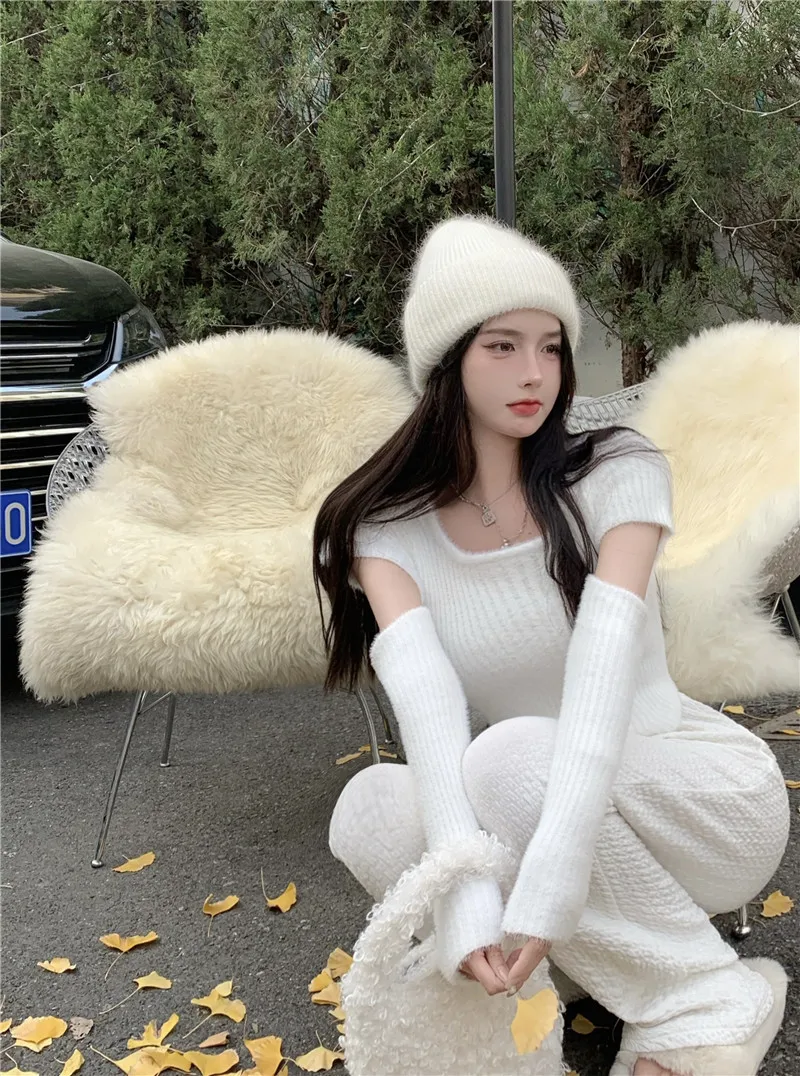 

Make white square collar knitting render unlined upper garment of female in the new winter design feeling small chic tops