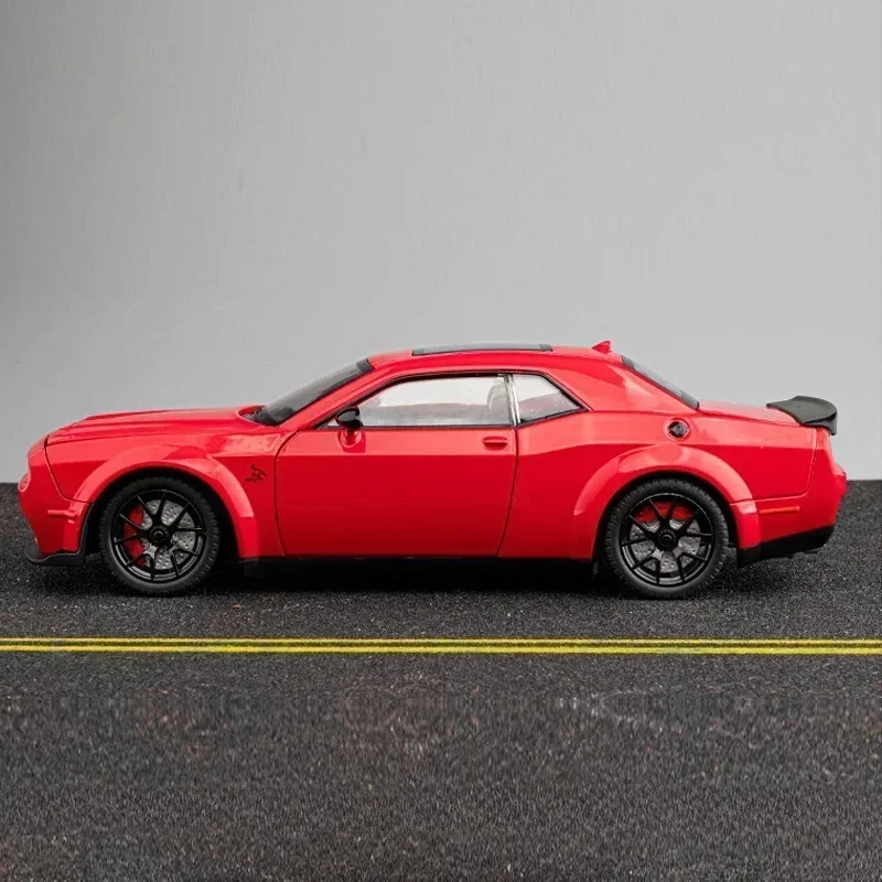 Simualtion 1:24 Dodge Challenger Hellcat Redeye Alloy Car Model Sound and Light Children Toy Birthday Gift Miniature Voiture 4