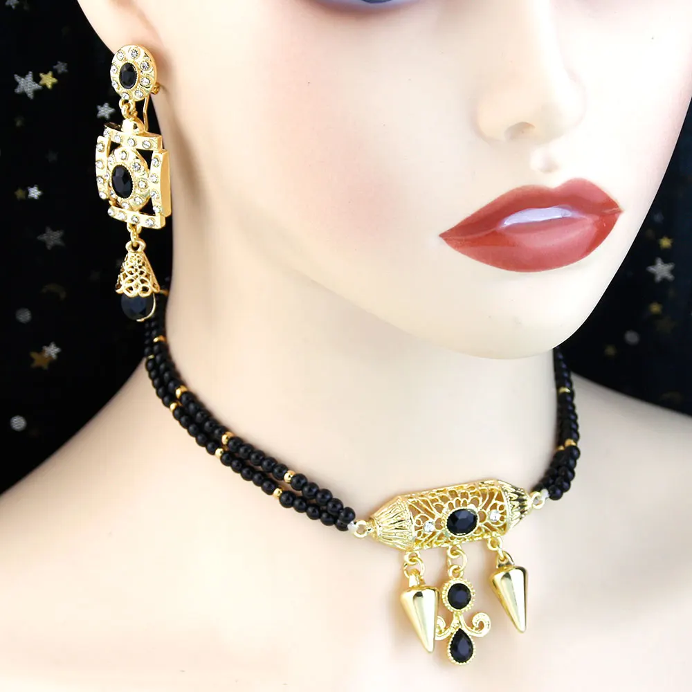 Set Di Collana E Orecchini A Goccia Alla Moda Per Donna, Set Di Gioielli Da Sposa In Oro Con Strass Colorati Per Matrimonio Marocchino | SHEIN ALIA Set Di Collana E Orecchini A Goccia Alla Moda Per Donna, Set Di Gioielli Da Sposa In Oro Con Strass Colorati Per Matrimonio Marocchino | SHEIN ALIA