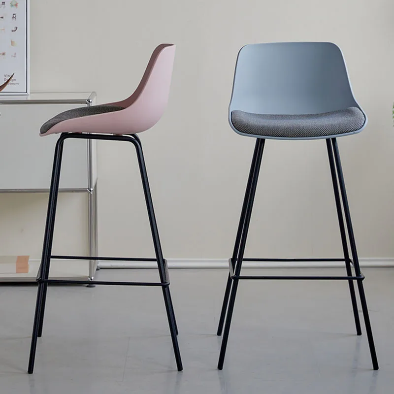 Рисунок 4 - Высокий стол, Европейский барный стул