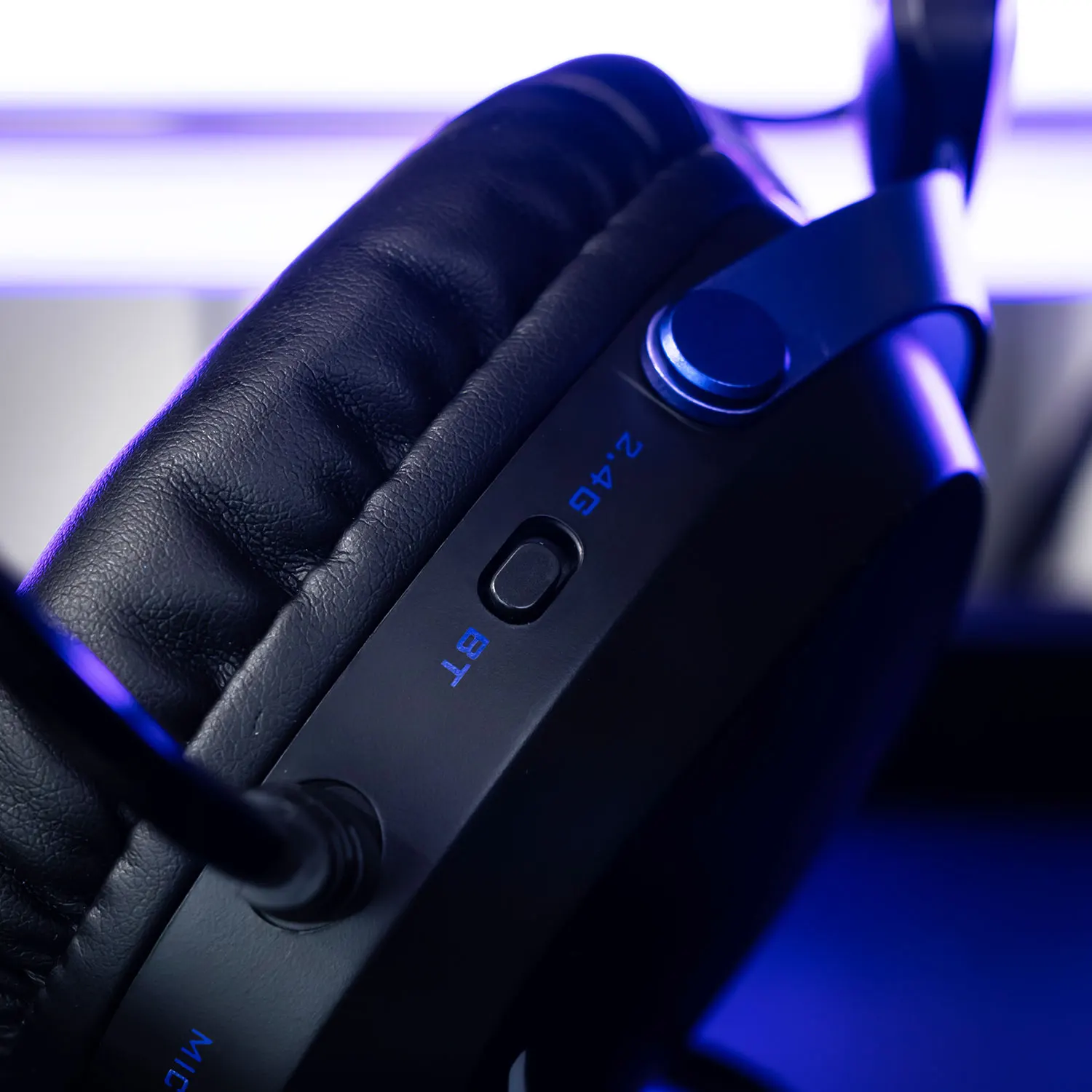 Akko GH300 Gaming Wireless Headphone with Mic Over-Ear Headset 7.1 Virtual Surround Sound Quad-Mode Head-mounted for Music Game
