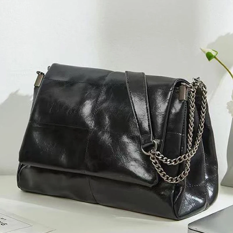 

New Women's Fashion Genuine Leather Flip Tofu Bags High Quality Ladies Casual Chain Messenger Bag Tote