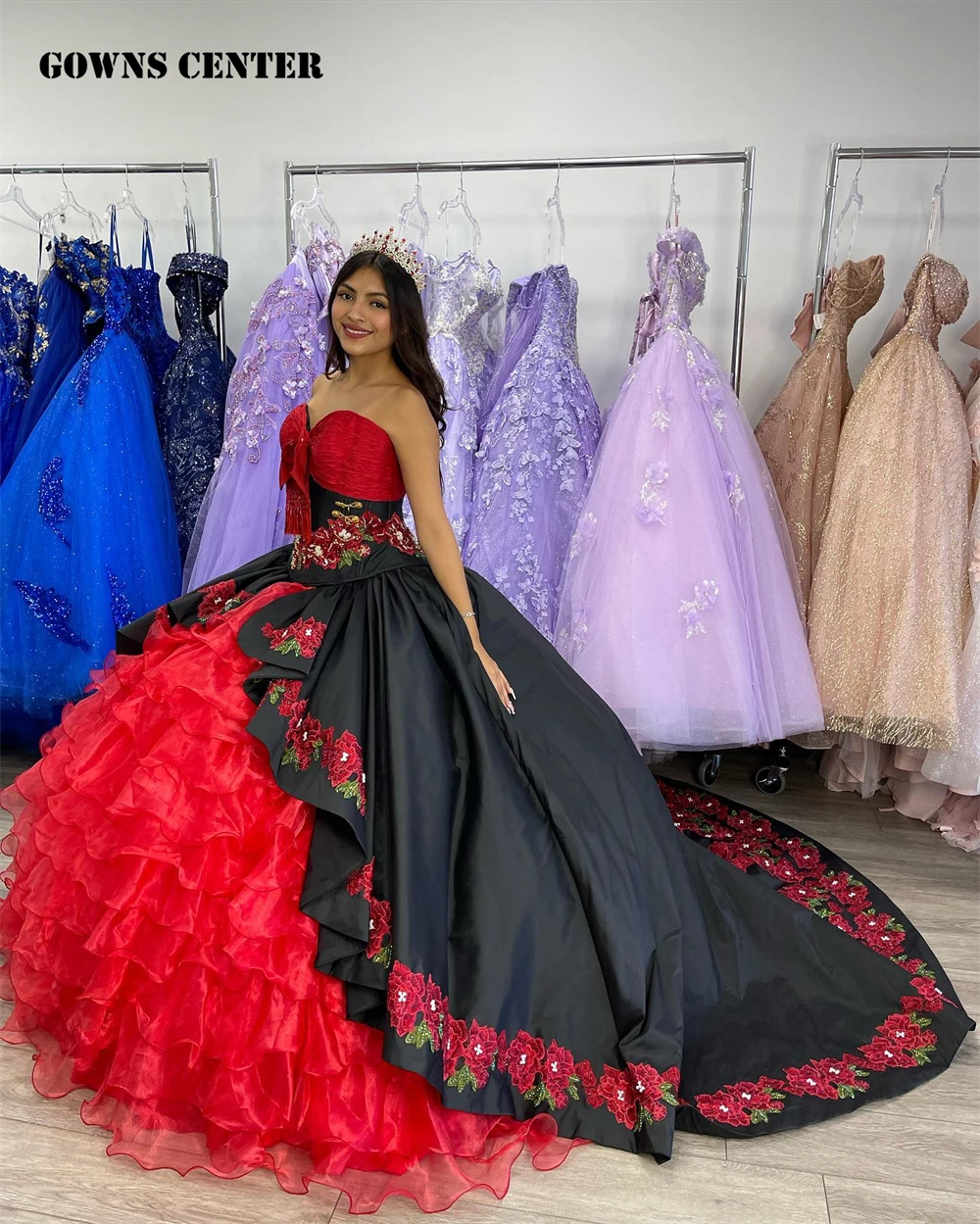 

Мексиканские красные платья с оборками для Quinceanera, черные с вышитыми цветами для девушек, бальное платье, платье для сладкого 15 16 миловидного атласа
