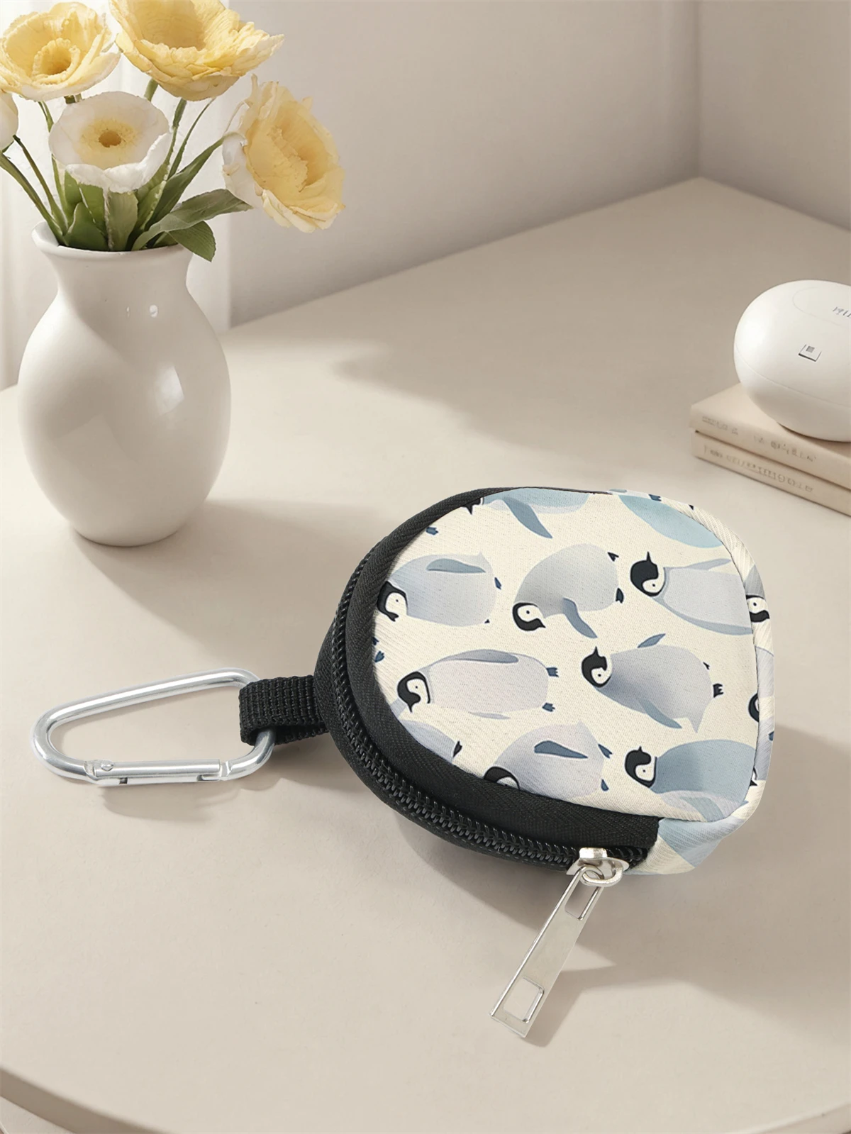 Penguin pattern printed mini wallet, lightweight zipper change bag with hook clip, headphone key bag, suitable for men and women