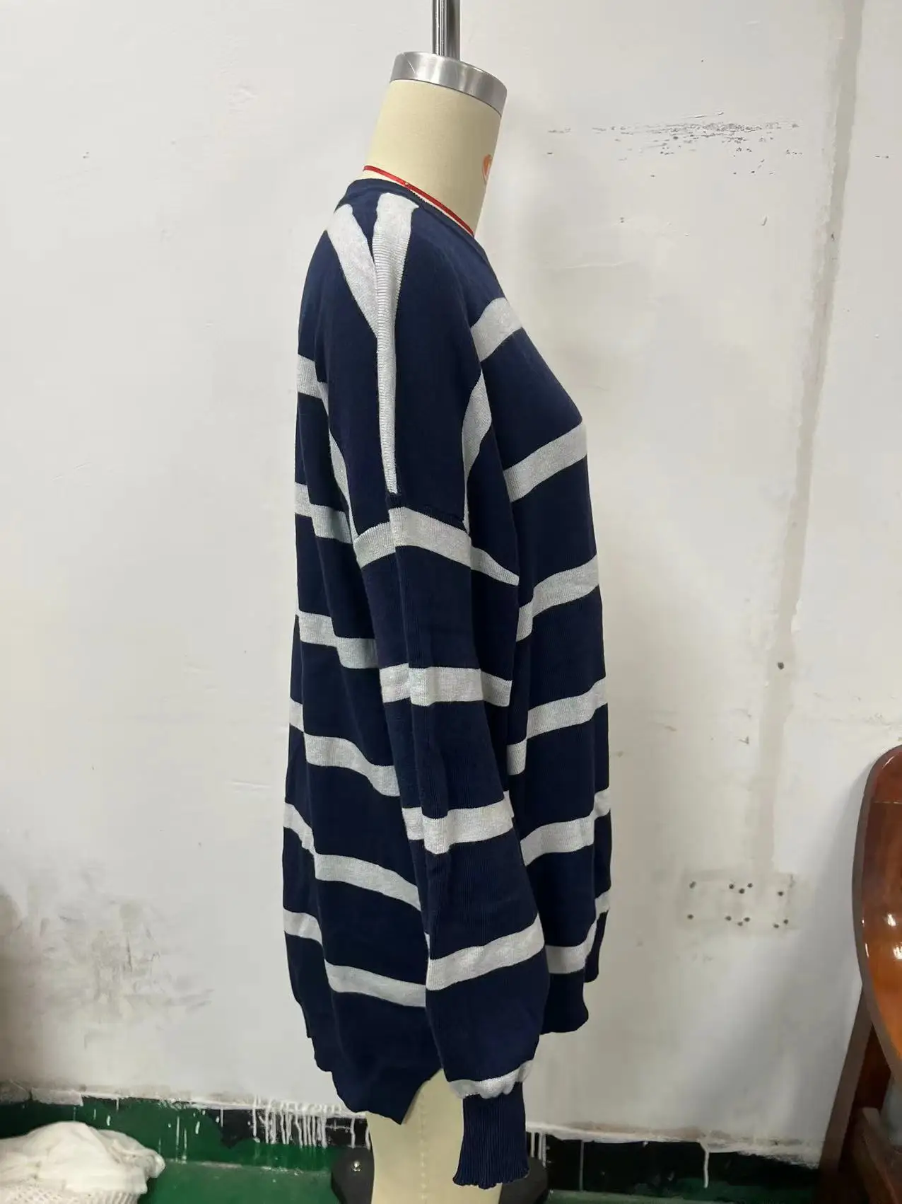 Beliebtes europäisches amerikanisches Herbst-Winter-Neues gestreiftes gestricktes Langarm-Sweatshirt für Damen – Detail 24