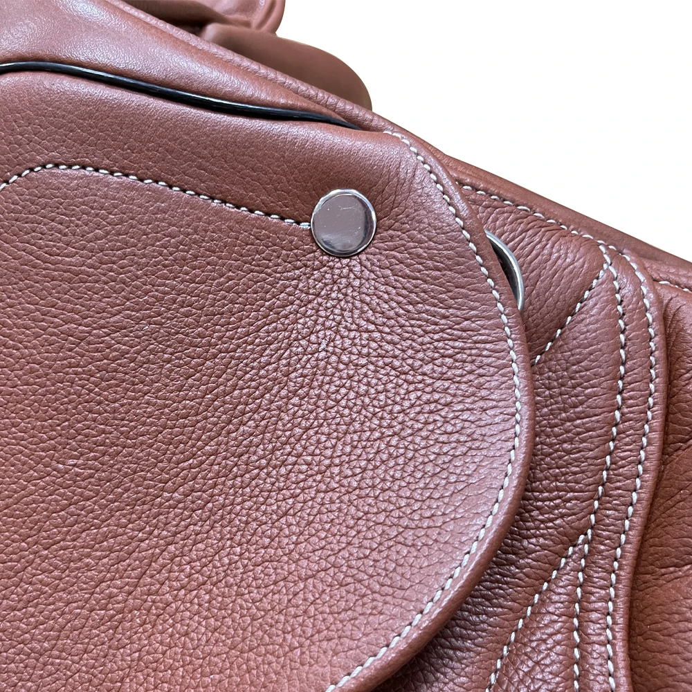 Essa sela foi colocada corretamente no cavalo? : r/Equestrian, image size:1000x1000