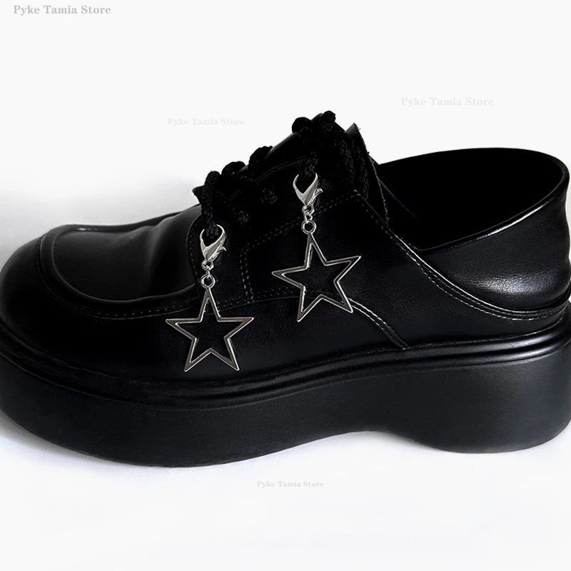 4 Stück Metall-Hohlstern-Pentagramm-Anhänger Schuhzubehör Damenstiefel Leinenschuhe Schnallenkette DIY Mode Party Coole Schmuckstücke – Detail 2