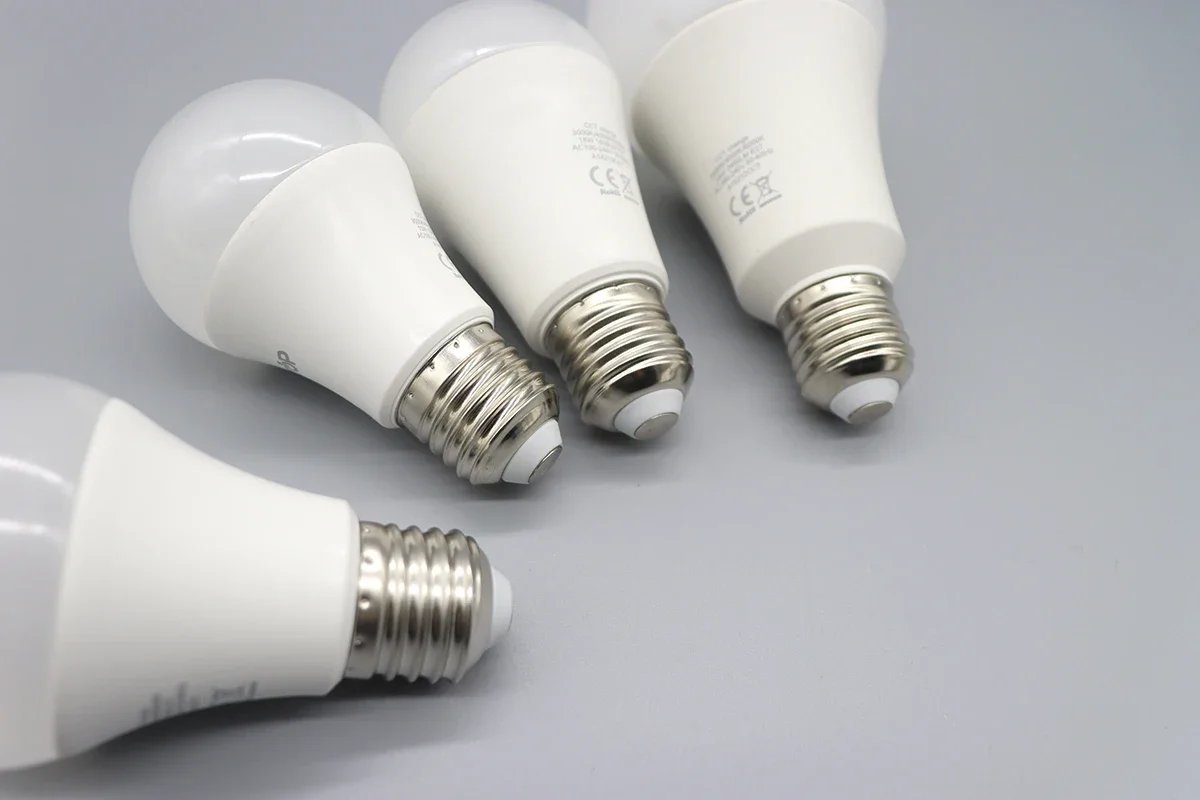 5pcs Wall Switch 3 CCT E27 B22 Bulb Color Temperature AC220V Scf7d78c2a42b4cd5a7dc3b884ebf0d75X