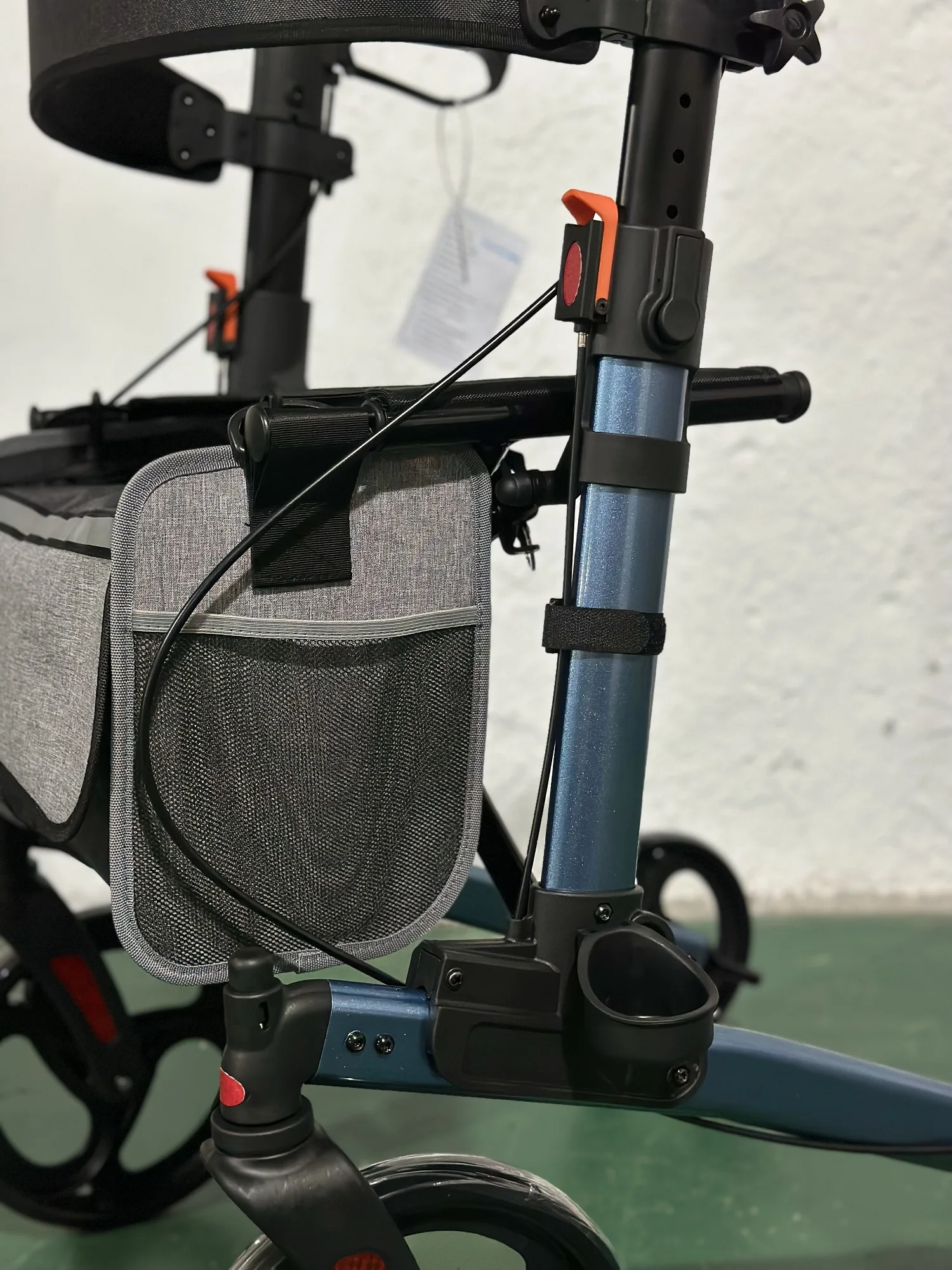 Aluminum Frame Assisted Walking Rollator Adult Disability 4 Wheels Walker With Seat And Storage Bag Rollator Walker 4