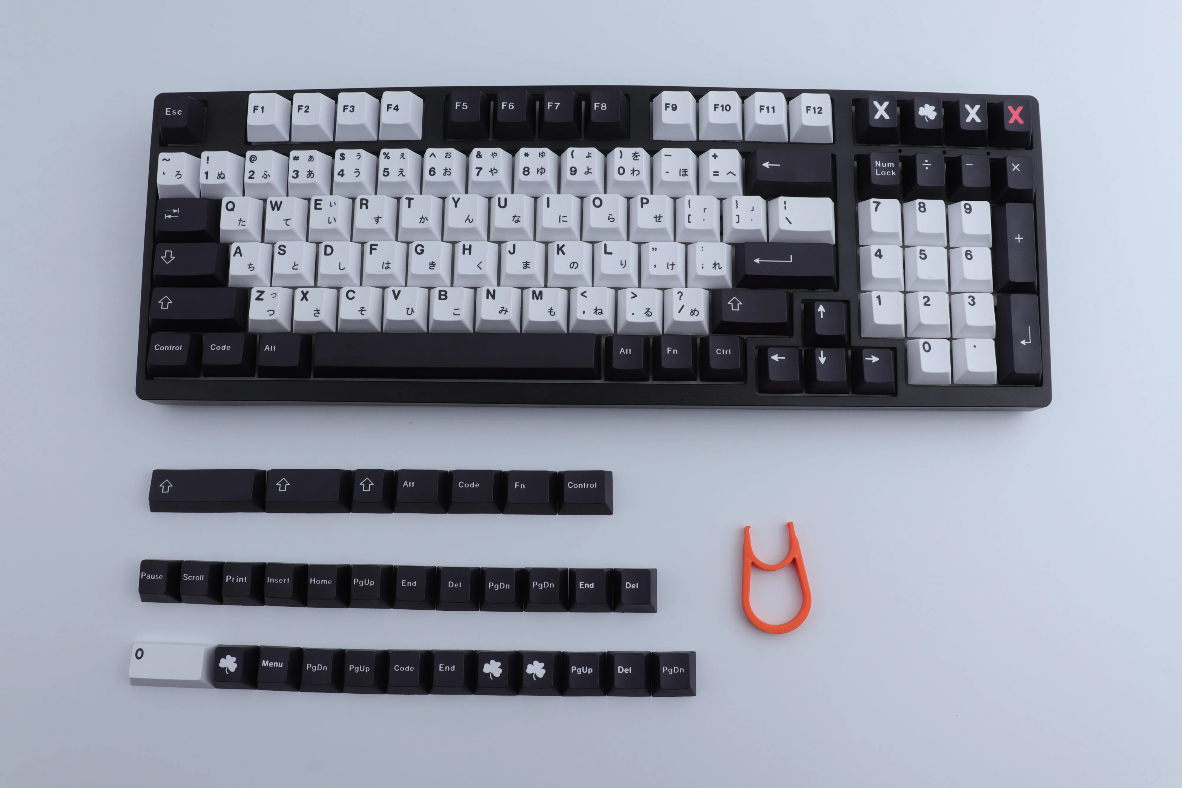 メカニカルキーボード用のパーソナライズされたキーキャップ、黒と白の 
