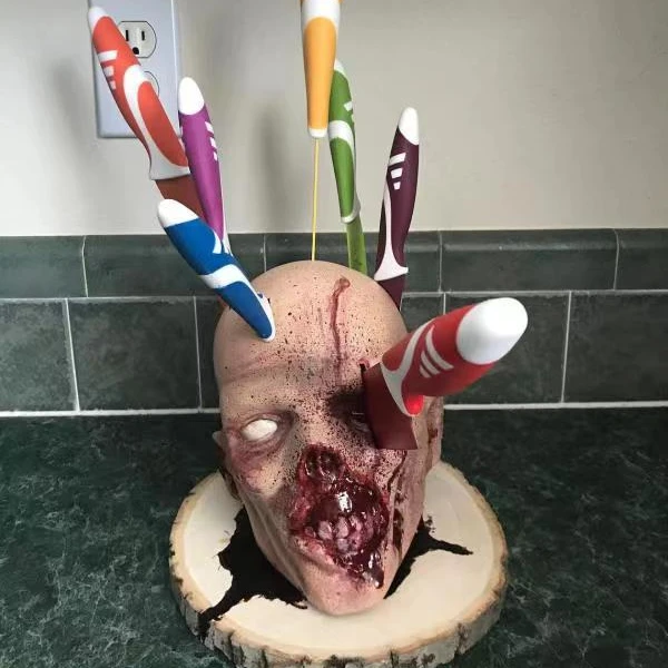 

Creative Home Decoration Terrible Human Head Knife Holder Kitchen Storage & Accessories Halloween Party Ornament Resin Crafts