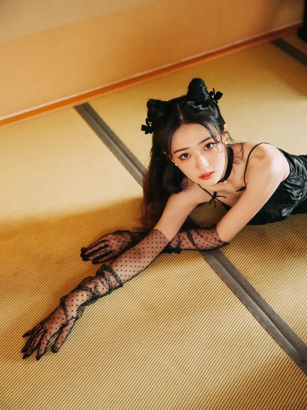 Fashion Dot Lace Long Gloves Female Elegant Stretch Tulle Mesh Semi Sheer Women Full Finger Mittens Bride Wedding Black Golves