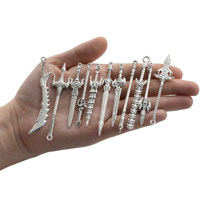 سحر سلاح عتيق مطلي بالفضة ، قلادات على شكل سيف معدني ، صياغة ذاتية الصنع ، إكسسوارات صنع المجوهرات ، جديد ، 20 طراز