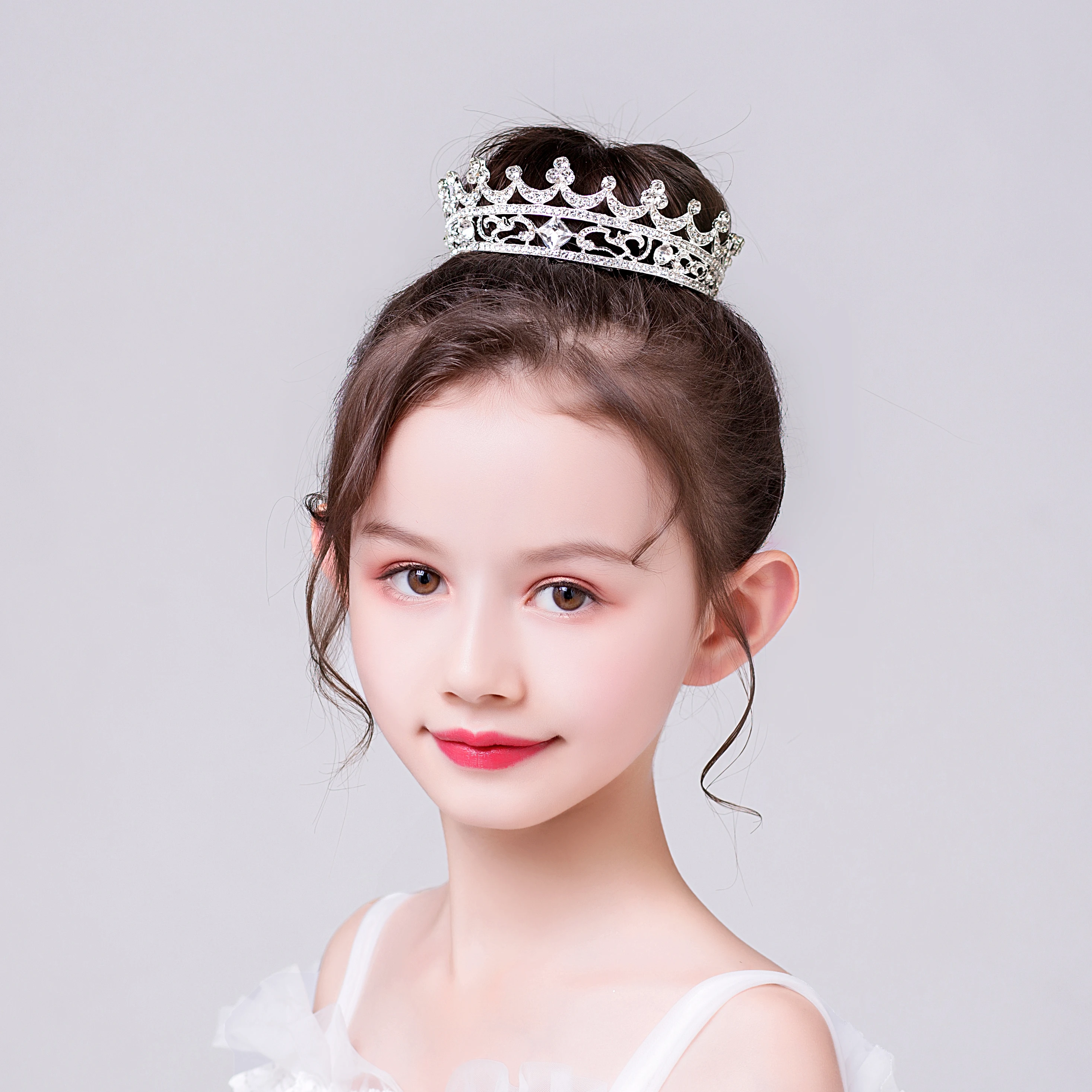 Dideyttawl Rhinestone Tiara Headwear For Girls Princess Metal Crown For Wedding Party Junior Bridesmaid Hair Accessories 2023