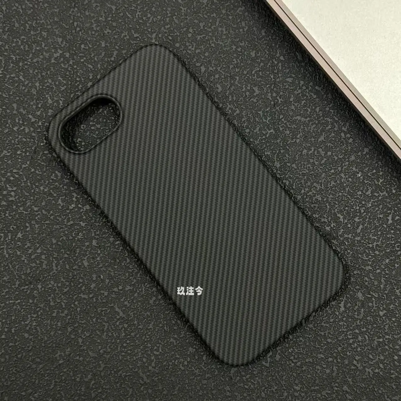 Fashion Matte Skin-friendly Carbon Fiber Texture Ultra-thin Shockproof Phone Case