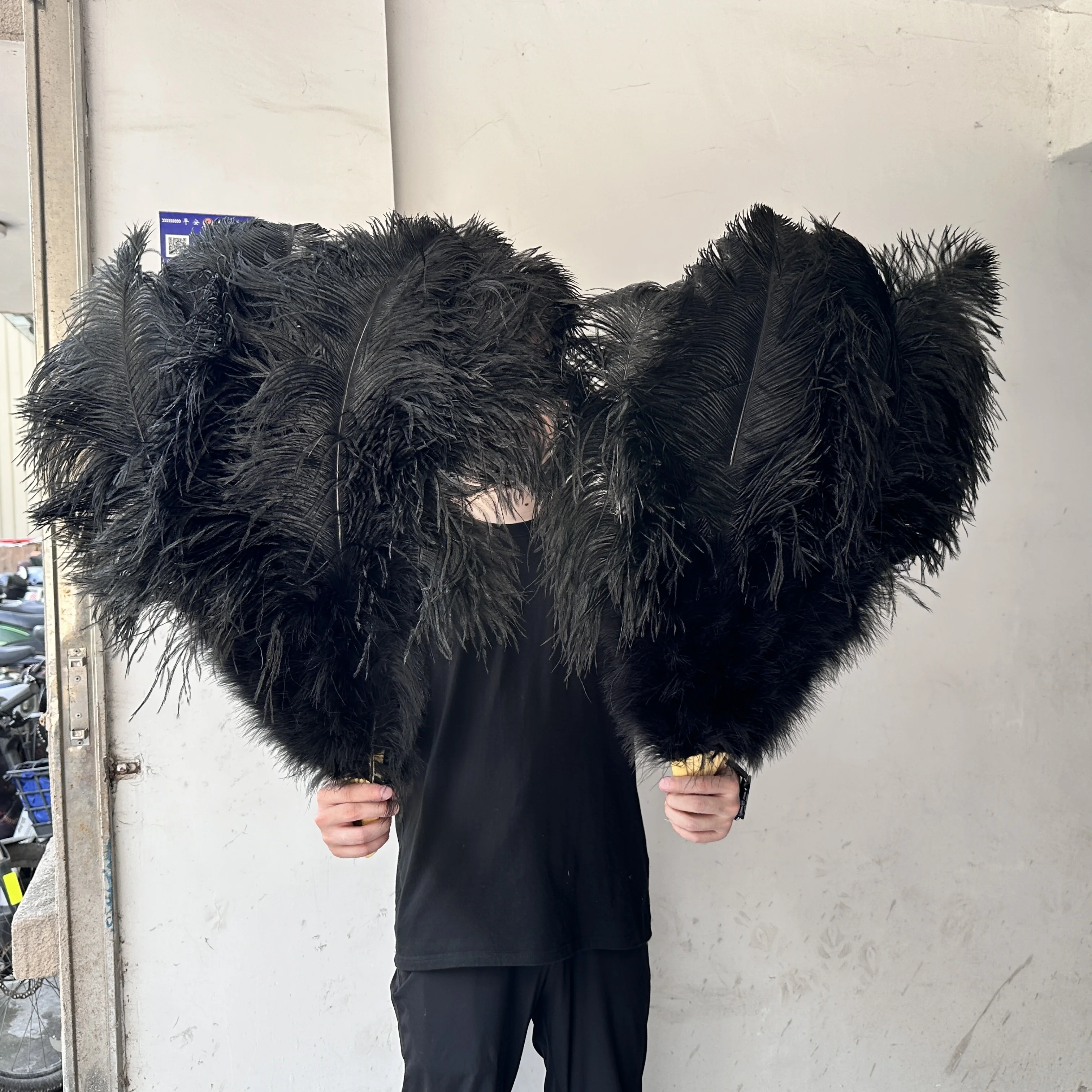 13 Bone Bamboo Folding Feathers Fan Black White Fluffy Ostrich Feather Handheld Fan for Wedding Party Carnival Stage Performance