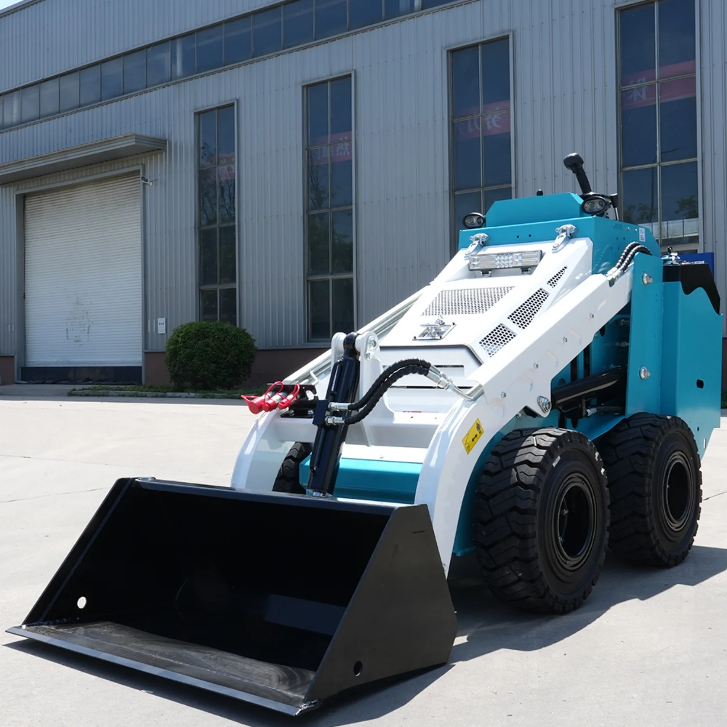 Kompaktlader, maßgeschneiderte Kompaktbaumaschine, hydraulischer Lader für Landwirtschaft, Gartenbau und Materialtransport.