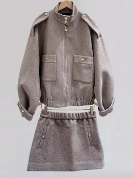 2025 Giacca da donna autunno e inverno con colletto alla coreana e bottoni sulla spalla + set minigonna in vita elastica 1