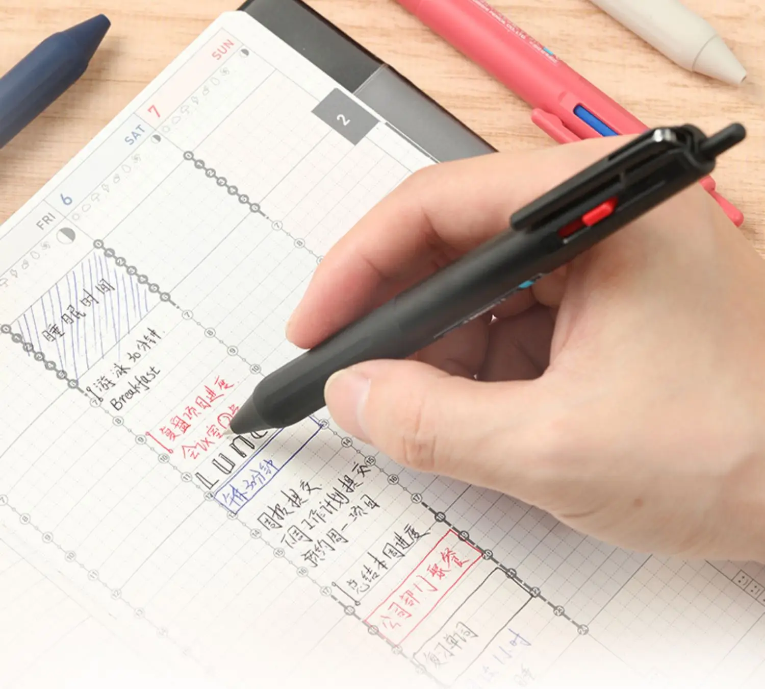 Japan Uni 3-in-1-Multifunktions-Gelstift Jetstream einziehbare Kugelschreiber 0,7 mm/0,5 mm SXE3-507 Glattes Schreibpapier – Detail 4