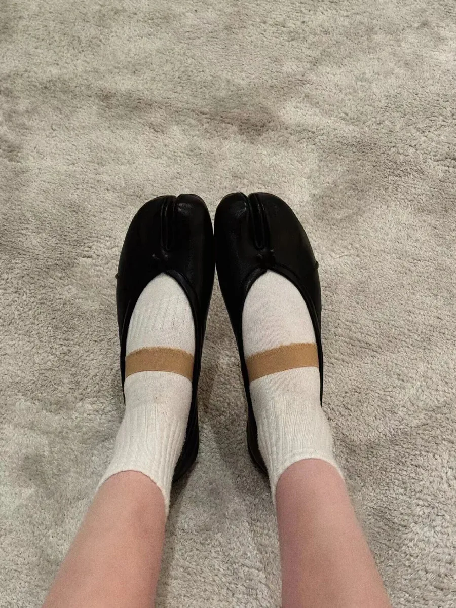 2024 New Retro Pig Feet Split Toe Shoes Women's Flat Bottom Shallow Mouth Mary Jane Shoes Muller Shoes Baotou Half Slippers