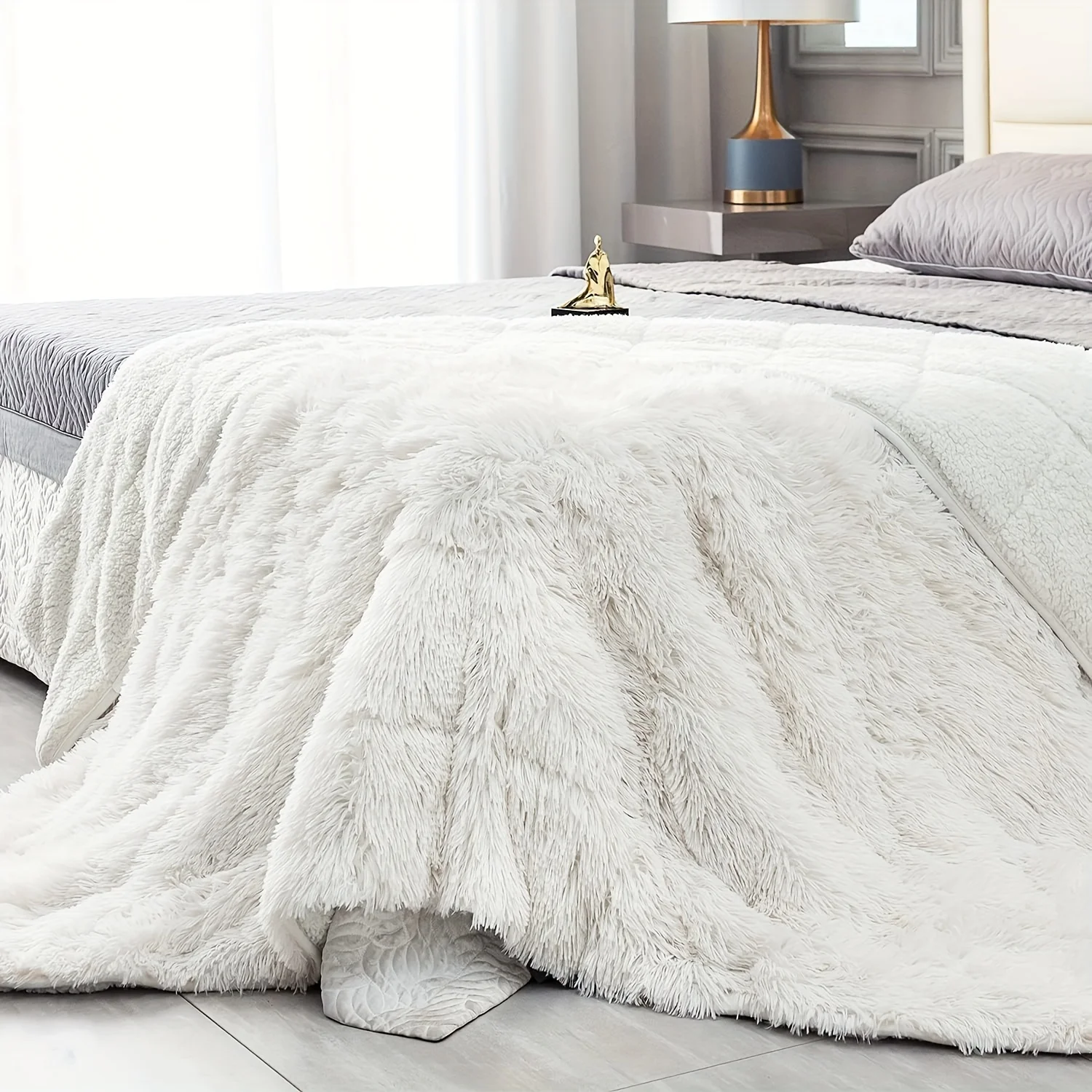 

1pcs, Weighted Blanket Adult15lbs, Shaggy Fuzzy Faux Fur Weighted Throw with Warm Cozy Sherpa Fleece to Help with Better Sleep,