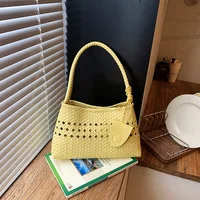 Nouveau style de sacs à poignée personnalisés, sac tissé uni à porter à l'épaule pour femme, sac fourre-tout décontracté grande capacité à la mode 1