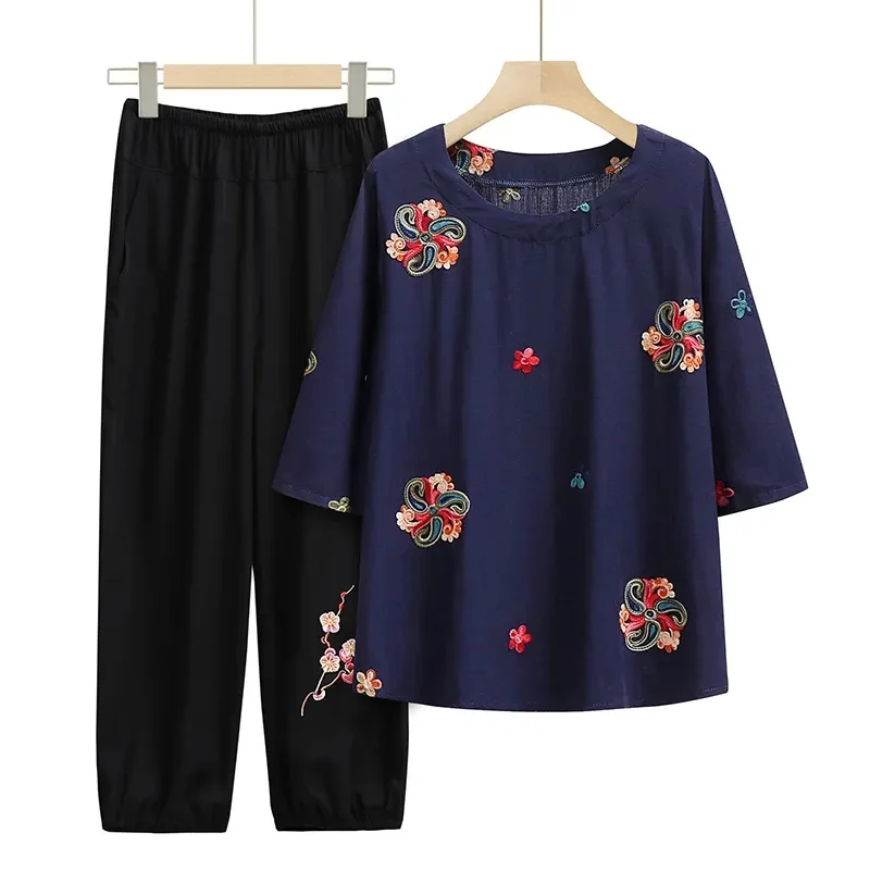 2024 Summer New Middle-aged Elderly Women's Ethnic Style Embroidery Three Quarter Sleeve T-shirt Set, Mother's Western-style Top