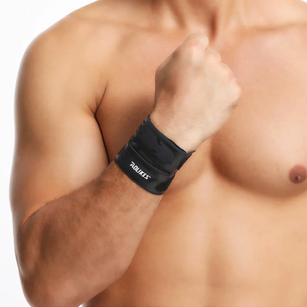 Sports Wrist Compression Wraps Wrist Support Brace Strap for Fitness Weightlifting Basketball Badminton Tennis Pain Relief