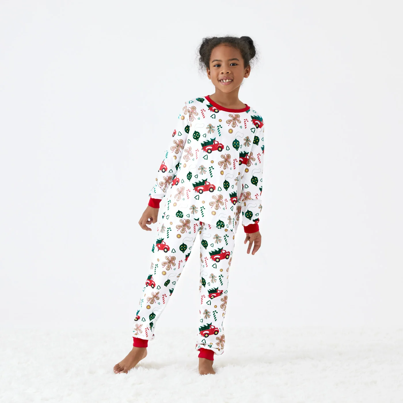 thumbnail image 1 of Conjuntos de pijamas de manga larga con estampado de camión rojo a juego para toda la familia de Navidad PatPat (resistentes al fuego), 1 of 5