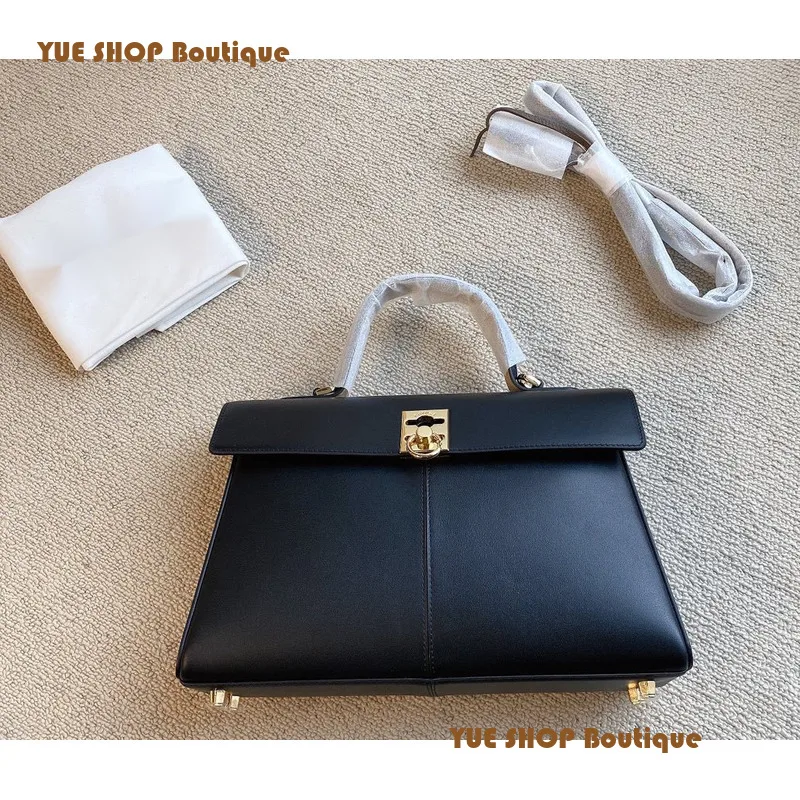 Рисунок 5 - Портфель с зернистой текстурой личи