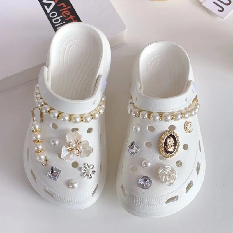 

New 1 Set Cute Shoe Charms Brand Designer Fashion Hole Shoes Charms Bling Accessories Fashion Metal Buckle Shoe Decorations
