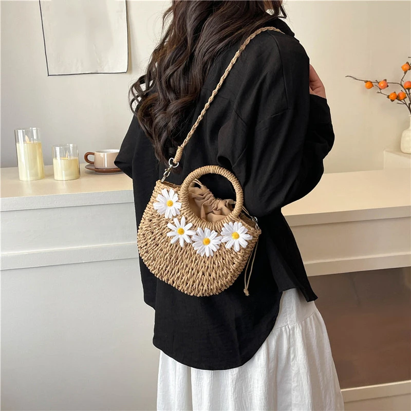 Women's Large Capacity Handwoven Daisy Straw Rattan Crossbody Shoulder Bag Hollow out Design Summer Beach Handbag