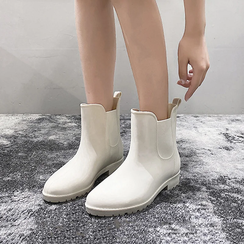 Women's Overshoes Thickened Velvet Warm Water Shoes Short Tube Rain Boots Women's Fashion Style Outerwear Non-slip Rubber Shoes