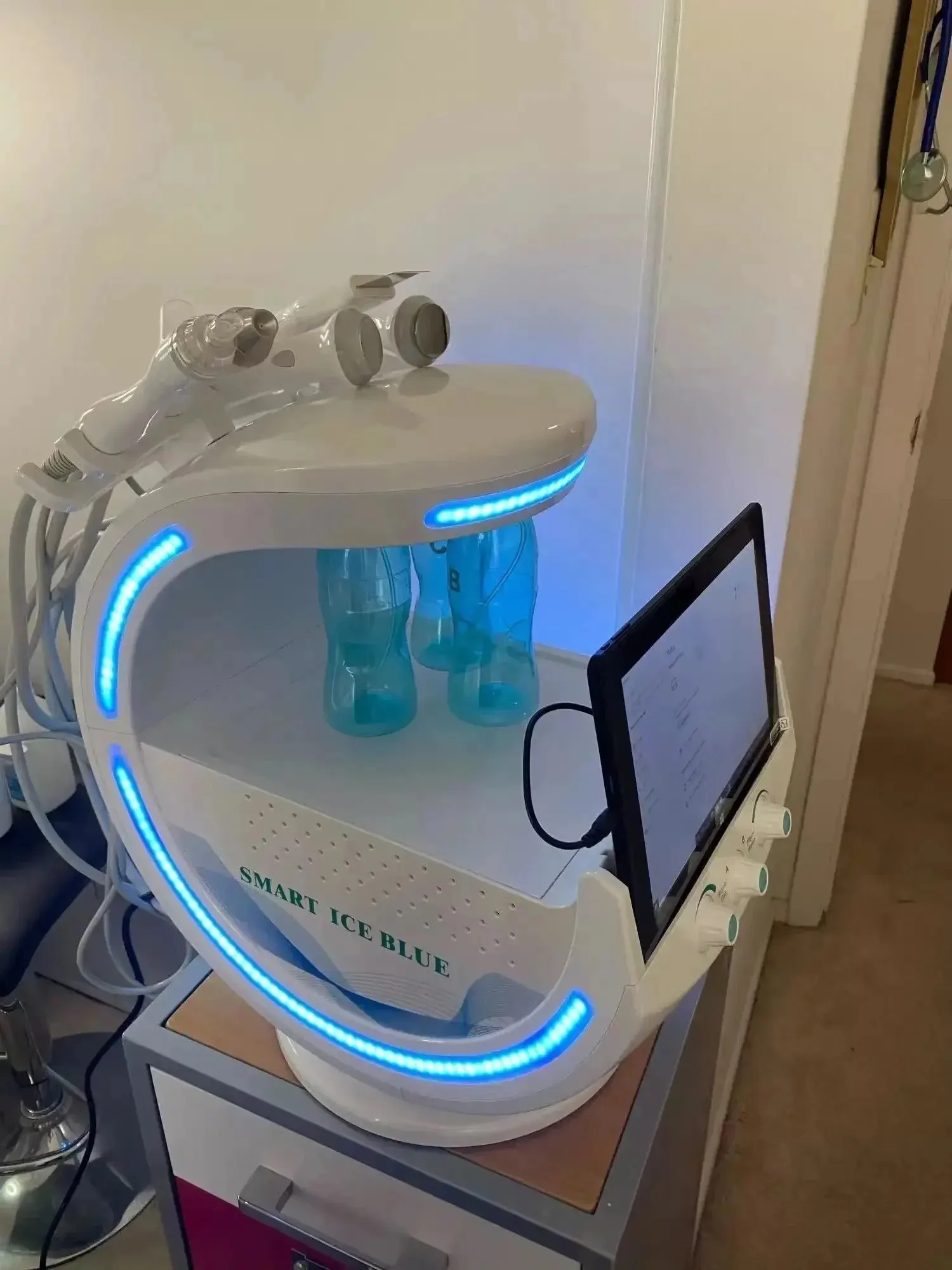 Newest 7 in1 Smart Ice Blue Hydro Dermabrasion Skin Management System Multifunction Facial Beauty Machine For Deep Cleaning Skin photo review