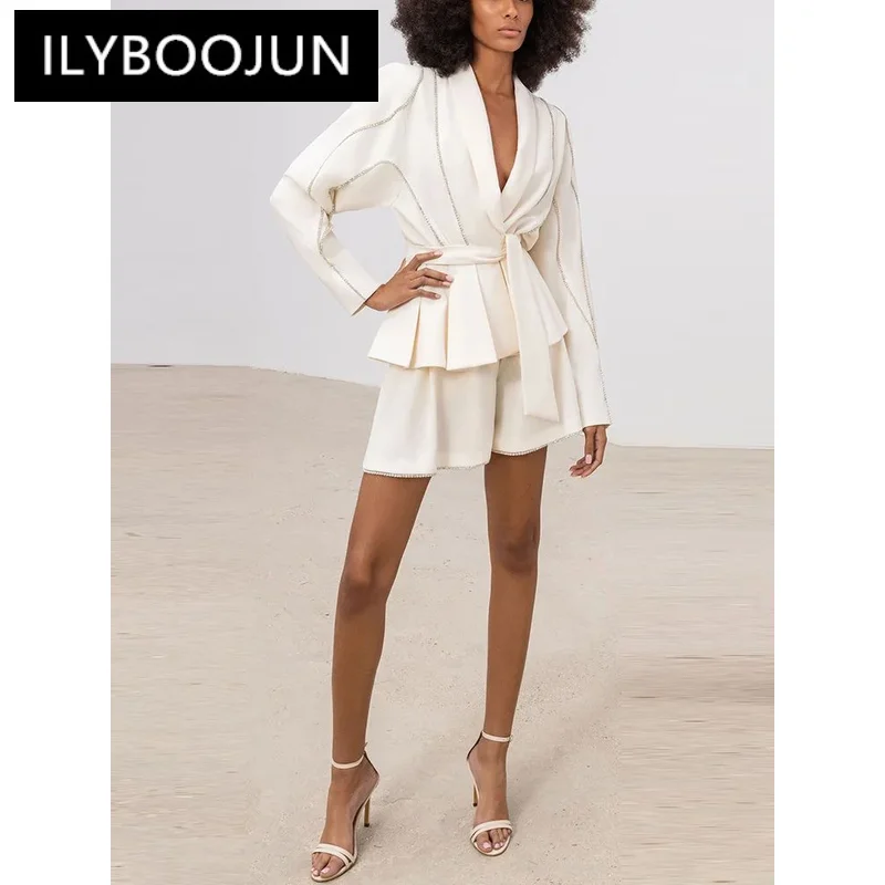 

White Short Suits Set with Diamonds Chain 2023 Bat Sleeve Inlaid Diamond Belt Blazer Jacket Suit Shorts Two Piece Set Outfits