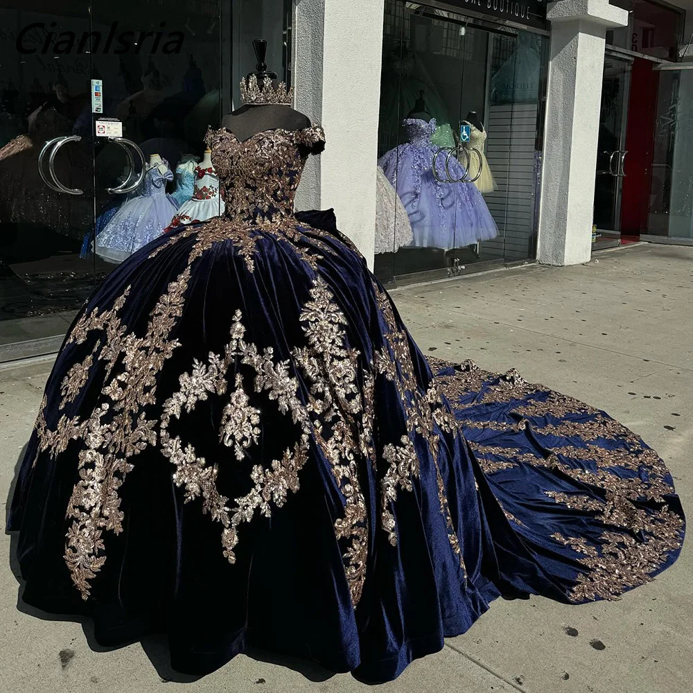 

Navy Blue Off The Shoulder Velvet Ball Gown Quinceanera Dresses Gold Appliques Lace Corset Vestidos De 15 Años