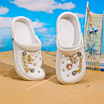 Fashion ladies' clogs outdoor and indoor, Lightweight Two-way Wear Garden shoes, Comfortable Women's Non-slip Beach shoes 666 1