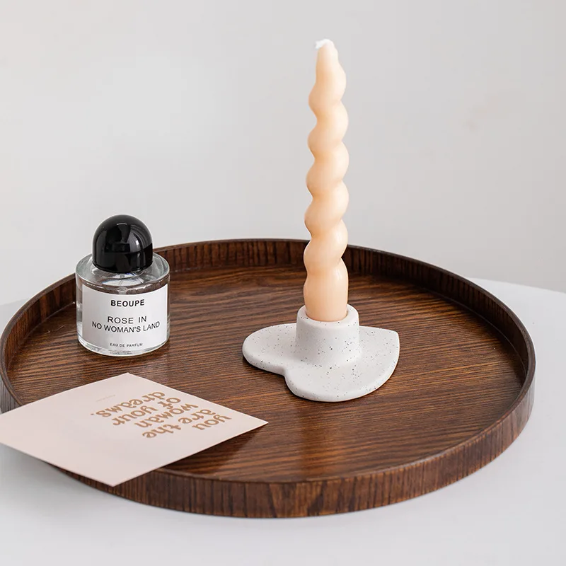 

Ceramic Candlestick Decor with Heart-shaped Shape Unique Living Room Dining Table Household Decor Wedding Scene Ornaments Gifts