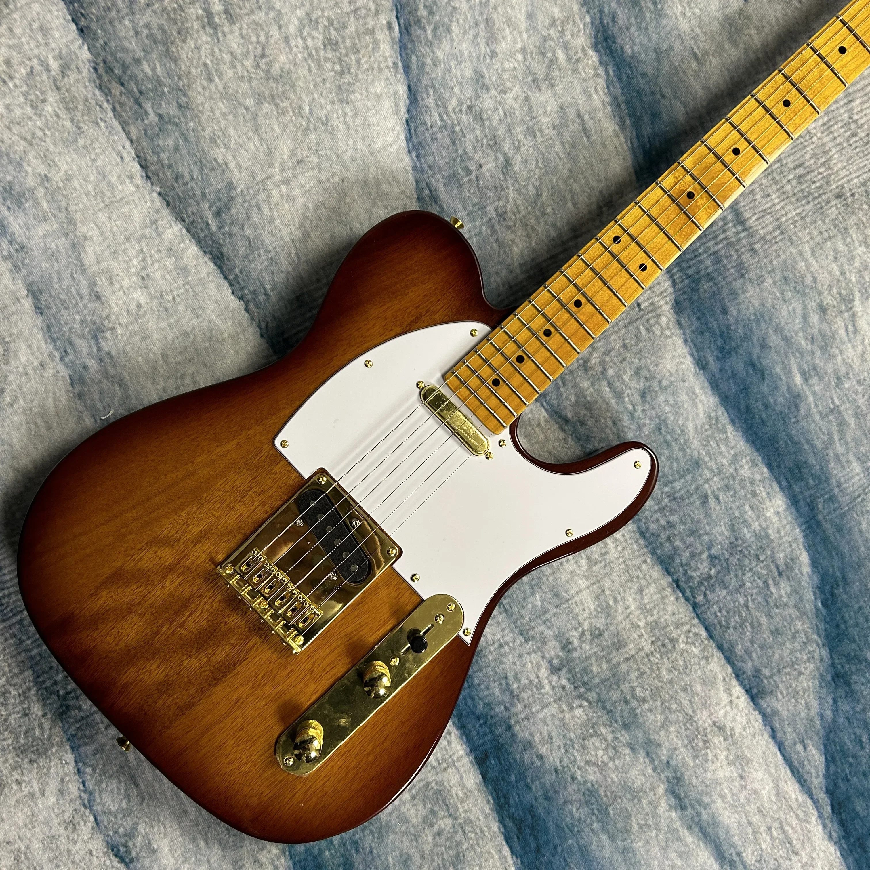 

Tele Electric Guitar, Mahogany Body, Vintage Sunburst Color, Maple Fingerboard, Golden Hardware, 6 Strings, Free Shipping