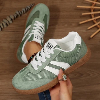 Zapatillas de deporte de malla transpirable de talla grande 43 para mujer, zapatos planos cómodos antideslizantes con cordones, zapatos informales con plataforma de suela suave para mujer 2