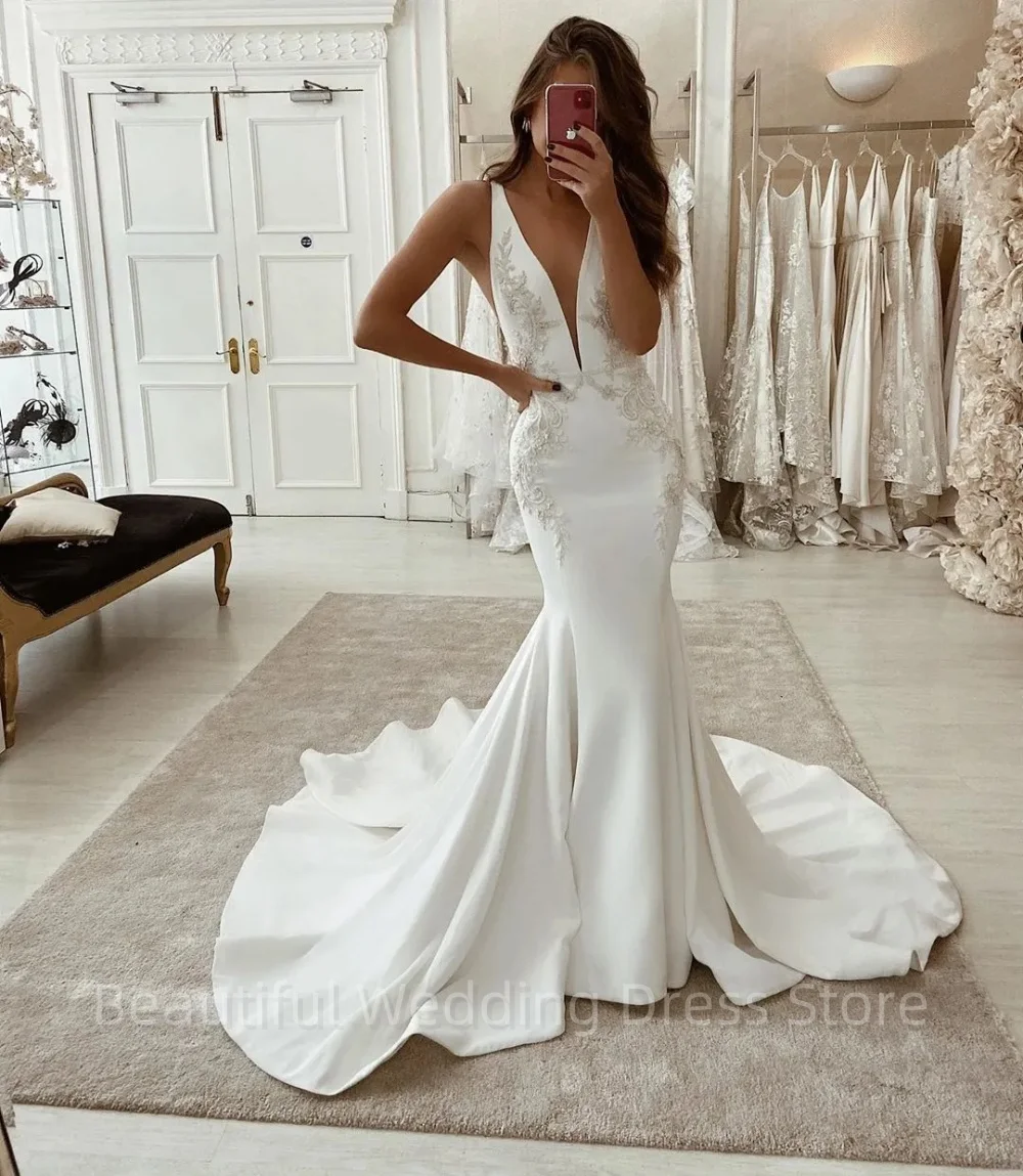 

Charming V Neck Mermaid Wedding Dresses Deep Appliqued Beaded Backless Sweep Train Trumpet Bridal Gowns Robe De Mariee