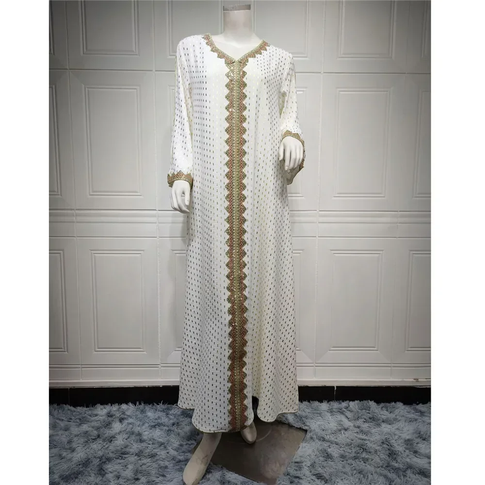 جلابية مغربية ناعمة وأنيقة