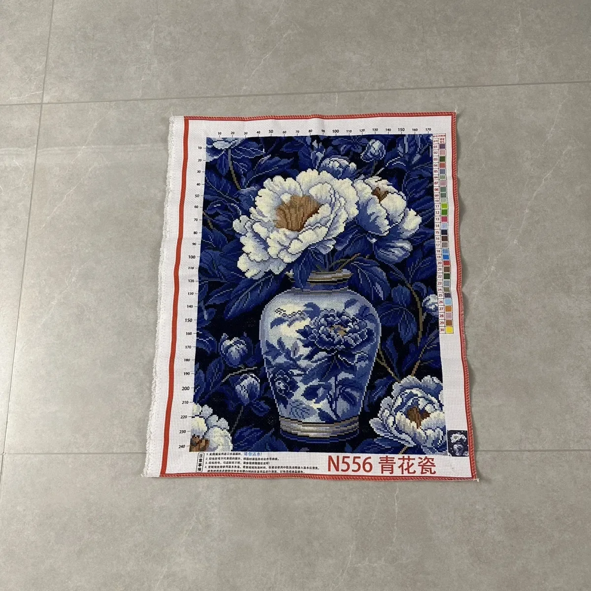 Finished Product Handmade cross stitch, exquisite and charming vase, fully embroidered 62 * 75cm, blue and white porcelain vase