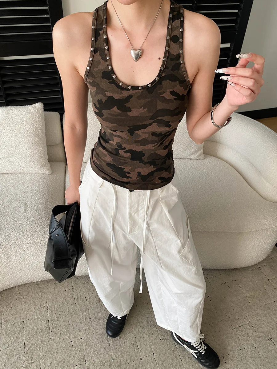 Frühlings- und Sommer-Damen-Camisole-Weste mit Metallnieten und Camouflage-Muster in schmaler Passform – Detail 13