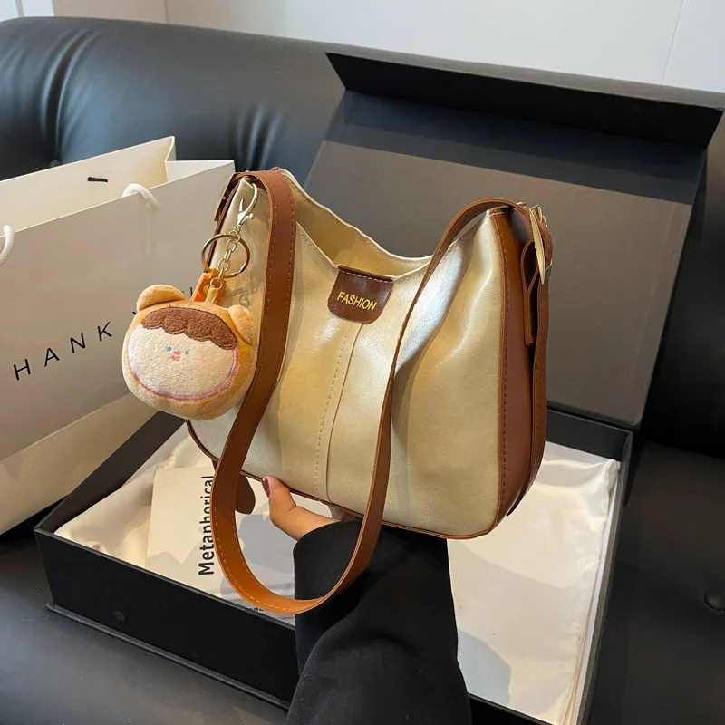 Soft Leather Large Capacity Crossbody Bag Commuting Textured Shoulder Bag Popular for Women Versatile Tote Female Shoulder Bag