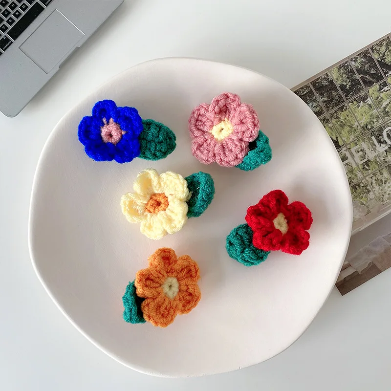 

New Mini Color Knitted Wool Three-dimensional Flowers Leaf Hairpin Duckbill Clip Cute Girl Barrette Winter Warm Hair Accessories