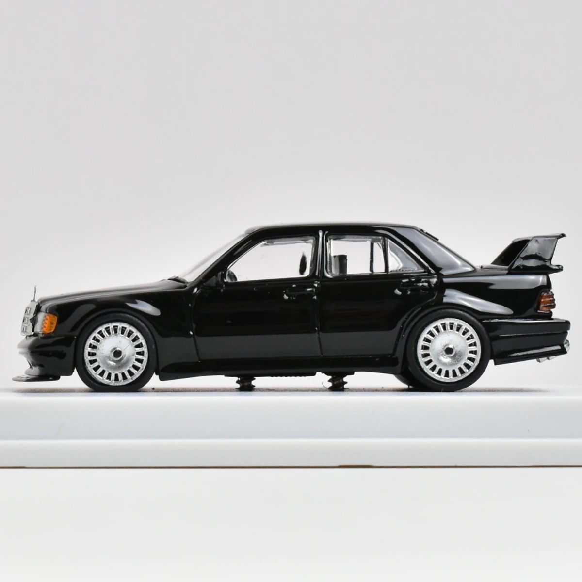 SEEKER 1:64 190E 2.5-16 Evolution Diecast Model Car 3