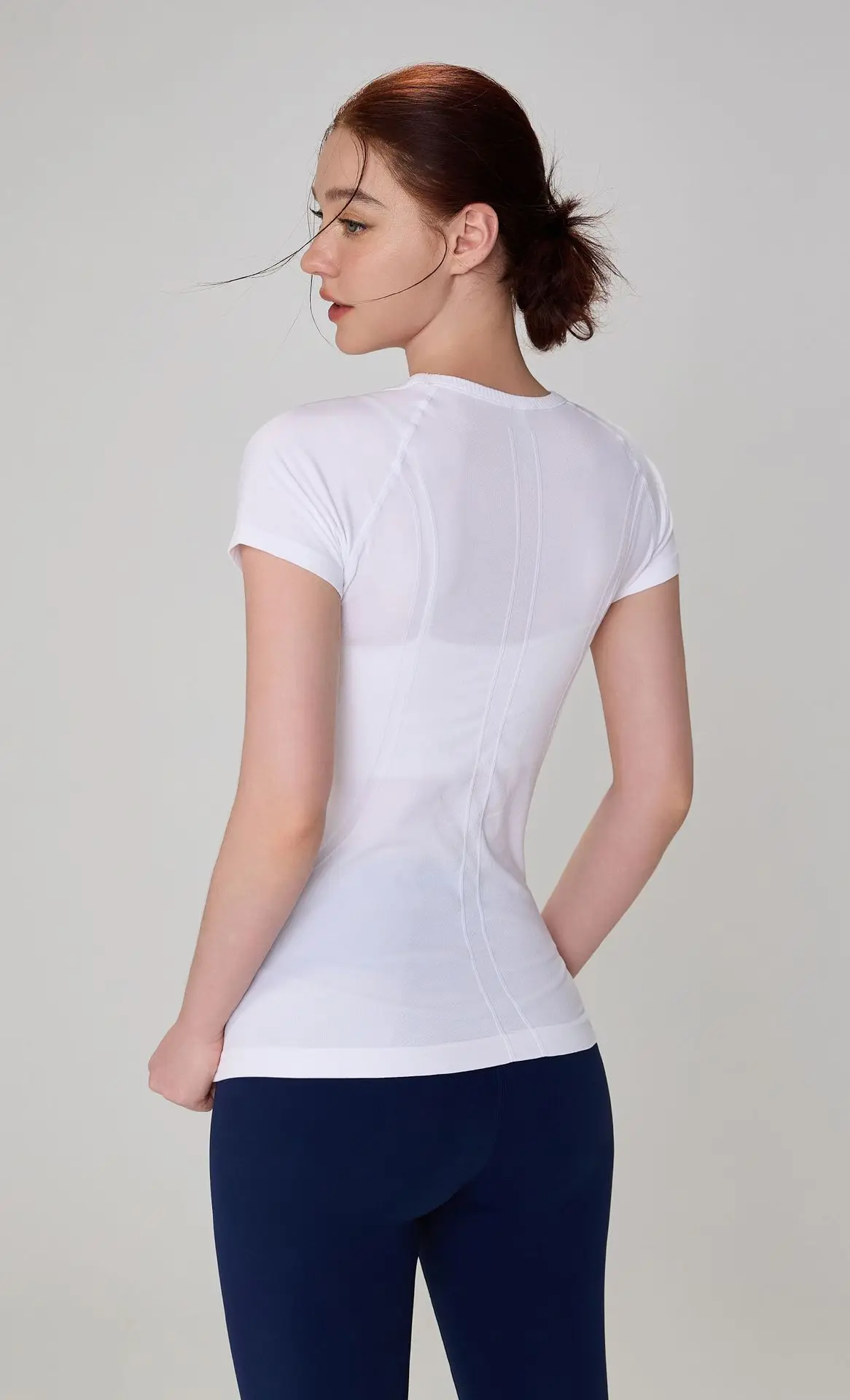 Nahtloses, antibakterielles Yoga-Top für Damen – Nude Slim-Fit Short Sleeve, taillierte Tight – Activewear für Laufen und Fitness – Detail 12