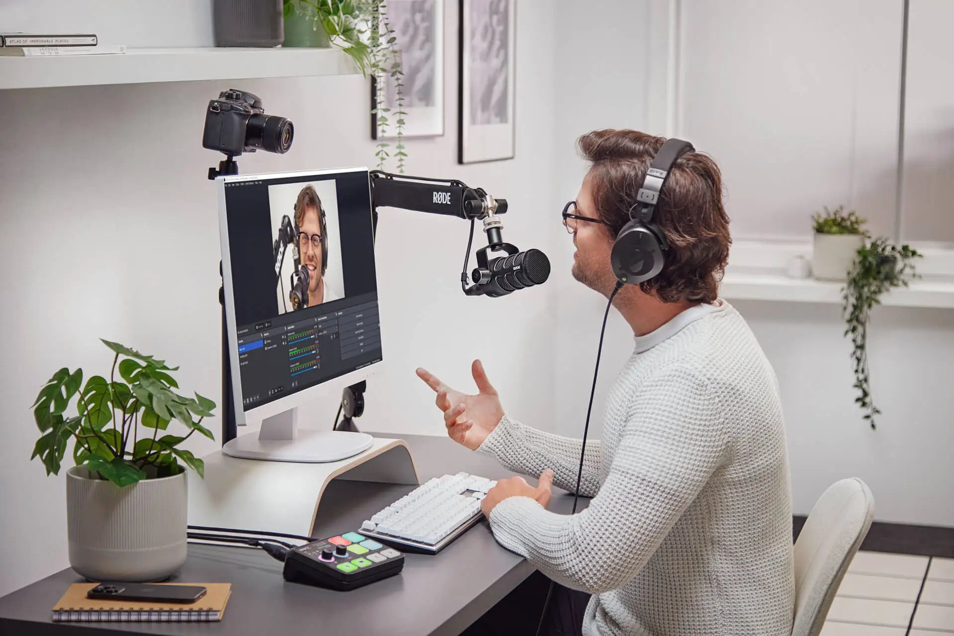RØDE PodMic USB 다목적 다이나믹 방송 마이크, XLR 및 USB 연결, 팟캐스팅 스트리밍 게임 음악 제작용